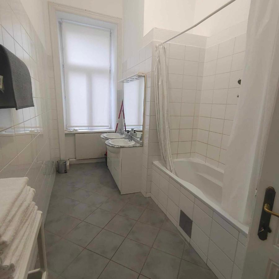 Large 4 Room Apartment In The Center Of Wiedeń Zewnętrze zdjęcie